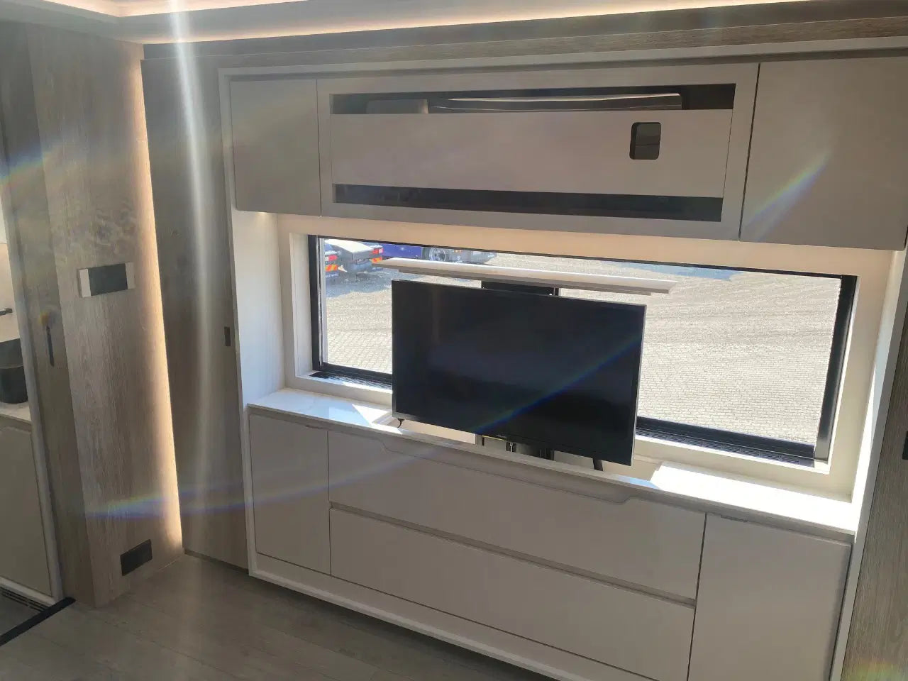 Scania S500 STX – luksusowy kamper z 3 wysuwanymi modułami