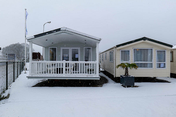 Całoroczne życie w domu mobilnym: komfort zimą i nie tylko