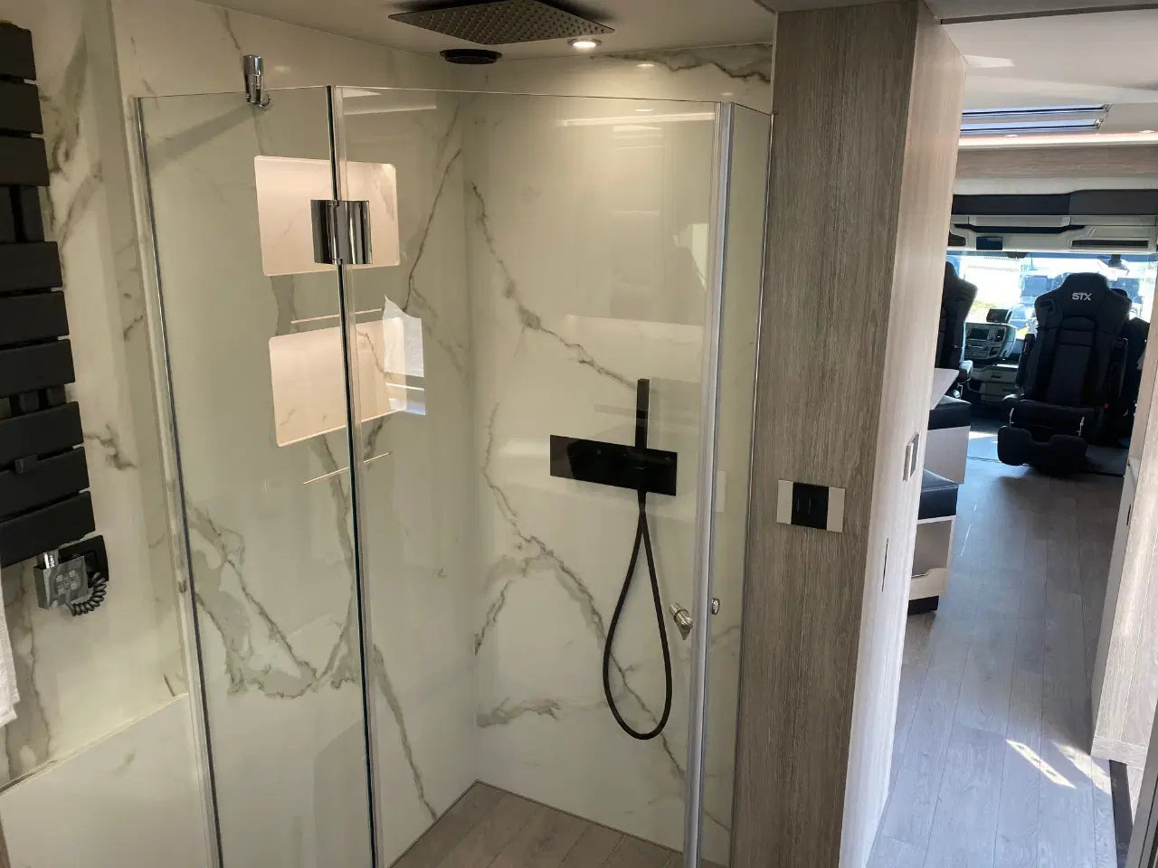 Scania S500 STX – luxe camper met 3 uitschuifbare modules