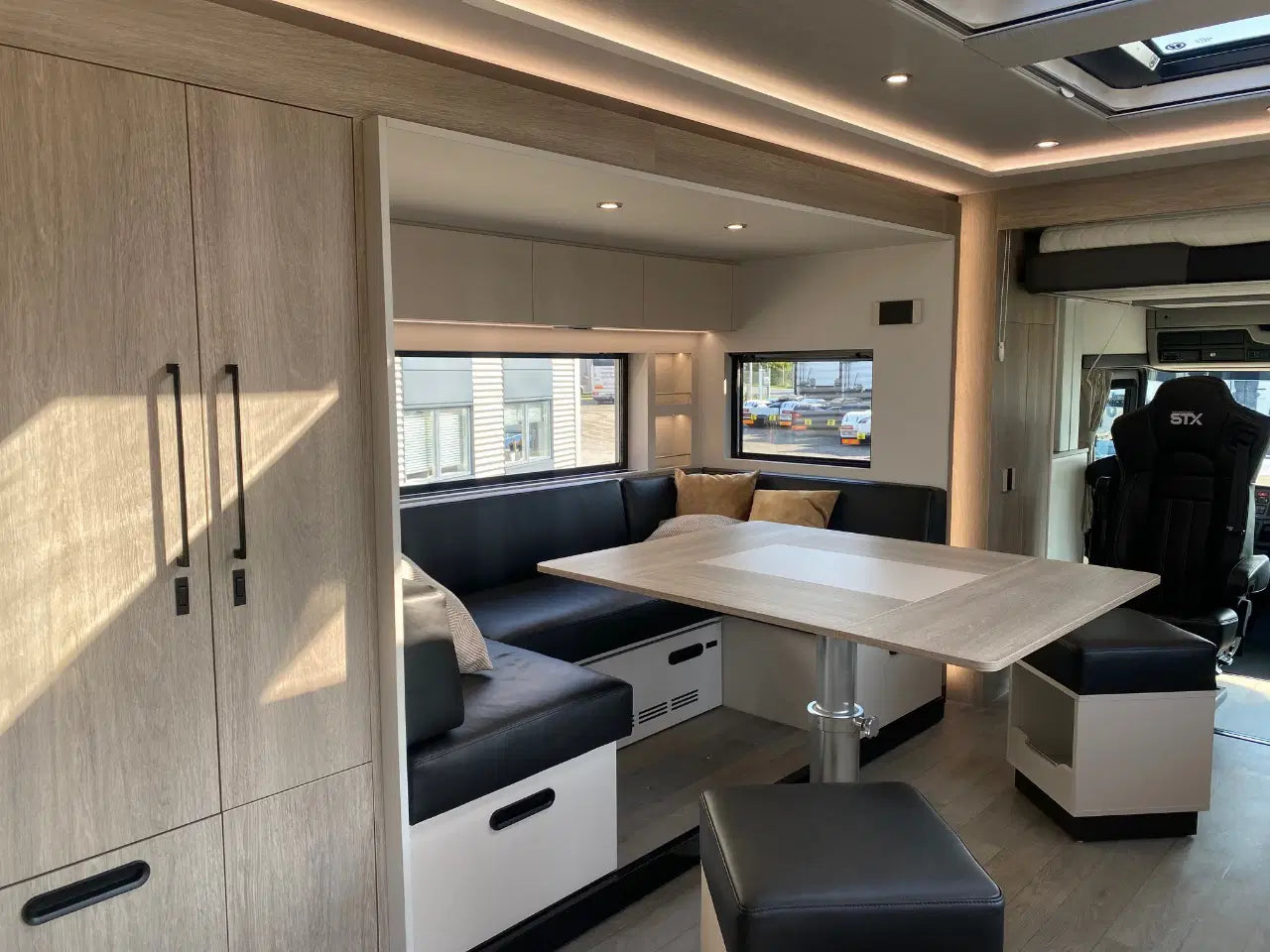 Scania S500 STX – luxe camper met 3 uitschuifbare modules