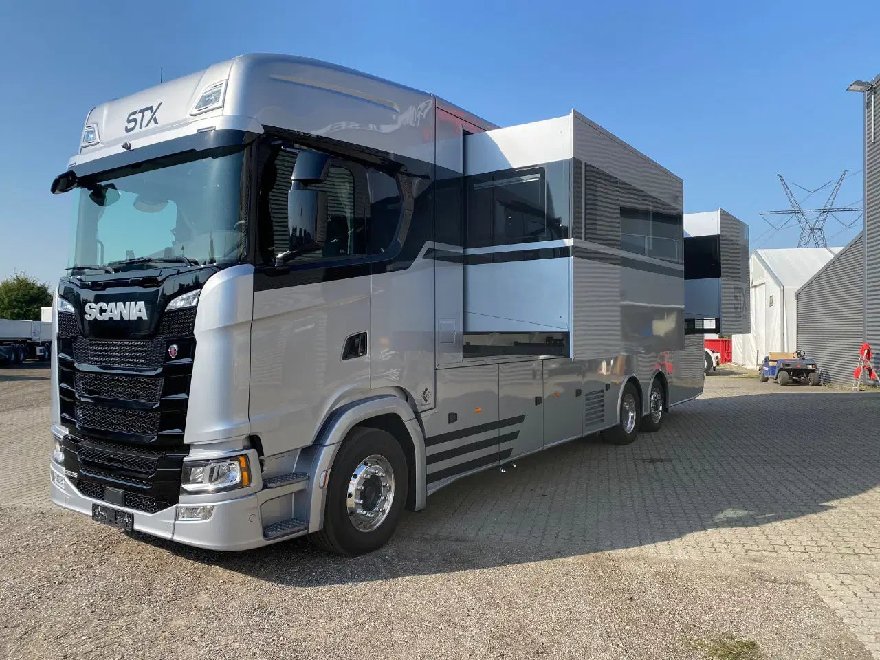 Scania S500 STX – luxe camper met 3 uitschuifbare modules