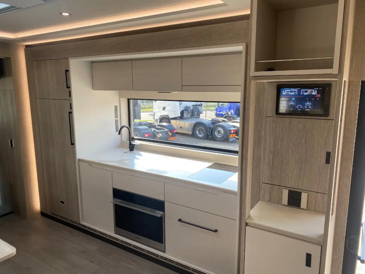Scania S500 STX – luxe camper met 3 uitschuifbare modules